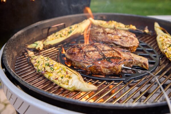 Weber Gril na dřevěné uhlí Performer 57 cm