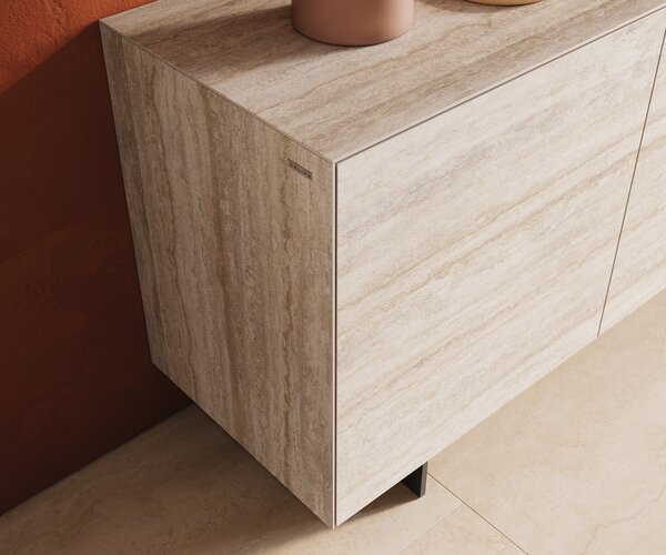 DELIFE Komoda Cuor 180 cm keramika Laminam® Travertino Bianco krémově bílá 2 dvířka 3 zásuvky podnož závěsná kov černá