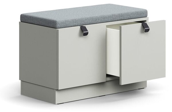 AJ Produkty Lavice s úložným prostorem QBUS, šedý podsedák, 2 zásuvky, sokl, úchytky, 534x800x420 mm, černá, svě