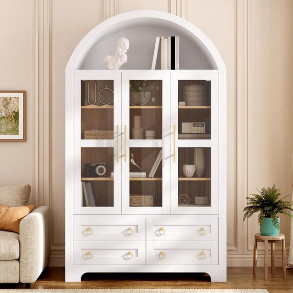 Vysoká skříň od společnosti Flieks s 3 dvířky, 4 zásuvkami a otevřenou policí ve tvaru oblouku, komoda s hliníkovými úchytkami, úložná skříň, barva bílá