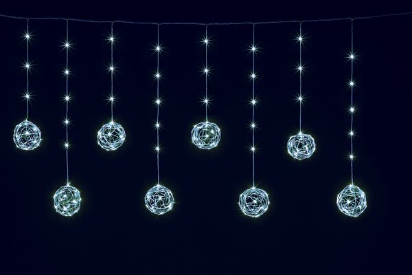 Vánoční světelný závěs s 8 zářivými koulemi z mikro řetězu, 3m, 156 LED, různé barvy na výběr Barva: Fialová
