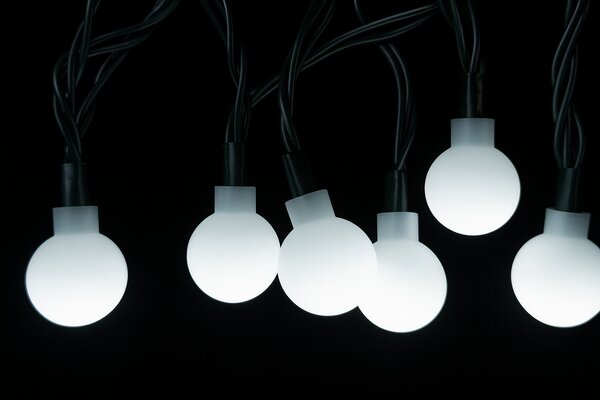 Vnitřní LED vánoční řetěz s kuličkami - studená bílá, 10m, 80 LED