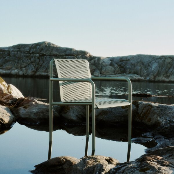 FERM LIVING Zahradní lavice Dapple, Tea Green