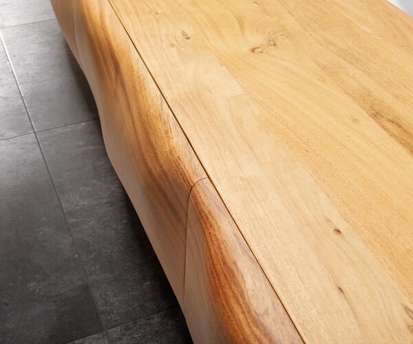 DELIFE TV stolek New Live-Edge 145 cm akácie přírodní 3 dvířka závěsná kov černá