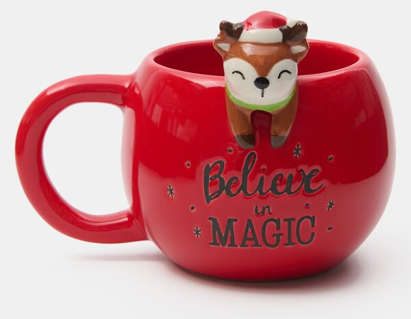 Sinsay - Vánoční keramický hrnek s figurkou soba a nápisem „Believe in Magic“ - červená