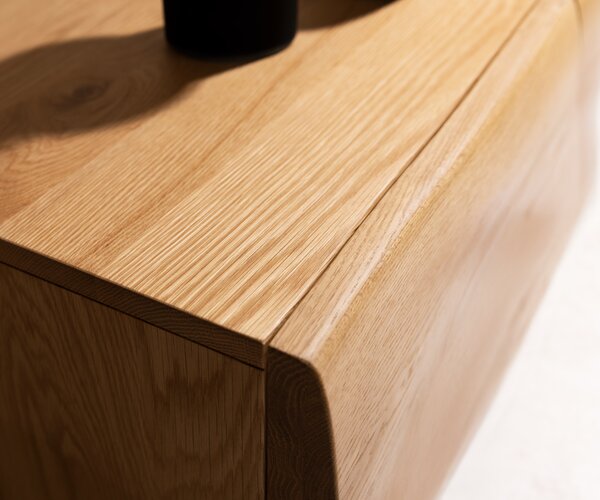 DELIFE Komoda New Live-Edge 145 cm dub přírodní 3 dvířka závěsná