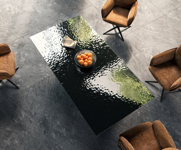 DELIFE Jídelní stůl Edge 200x100 matné sklo kouřově černá 3D design kov šikmý černá