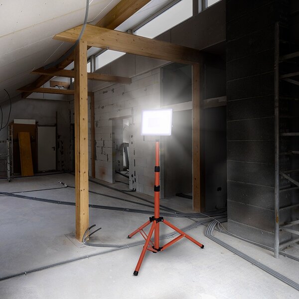 SOLIGHT LED venkovní reflektor se stojanem 100W/230V/4000K/9000Lm/120°/IP65