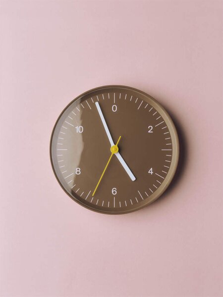 HAY Nástěnné hodiny Wall Clock, brown