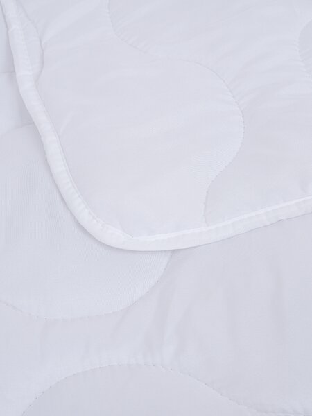 MK Lůžkoviny Letní prošívaná přikrývka z dutého vlákna Classic – 140 x 200 cm