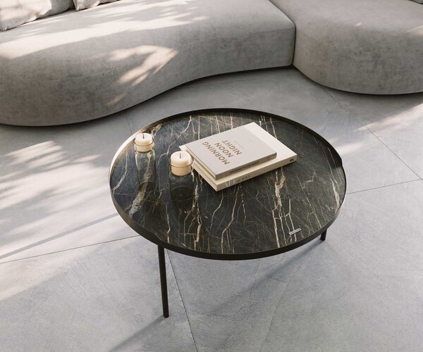 DELIFE Konferenční stolek Torell 80x80 cm keramika Laminam®Noir Desir hnědá kovový rám titanový efektový povrch