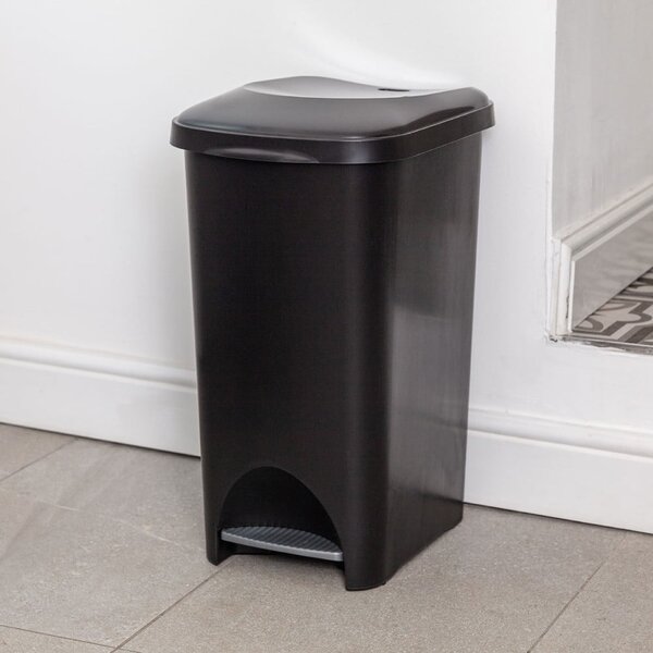 Černý pedálový plastový odpadkový koš 40 l - Addis