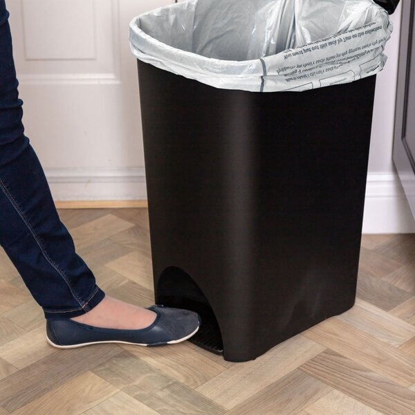 Černý pedálový plastový odpadkový koš 40 l - Addis
