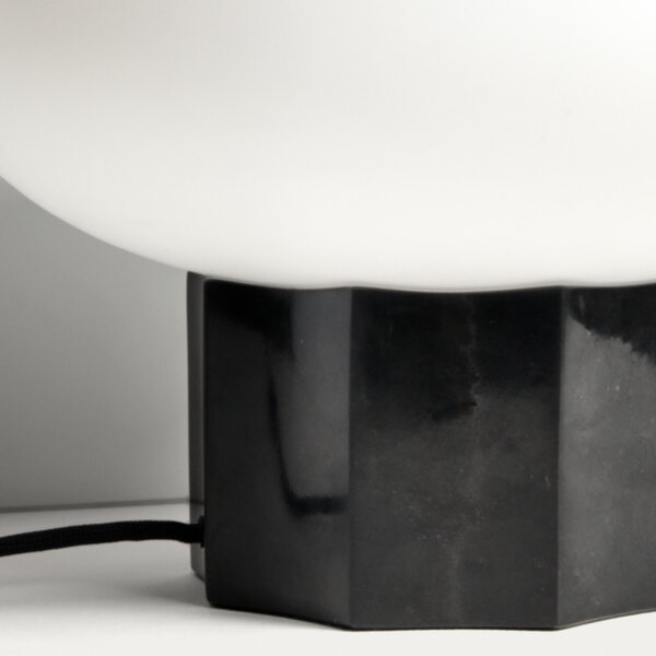 Kave Home Černá mramorová stolní lampa Idela Ø26 cm