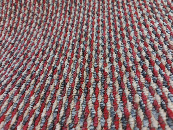 BALTA Metrážový koberec Present 15 BARVA: Červená, ŠÍŘKA: 4 m