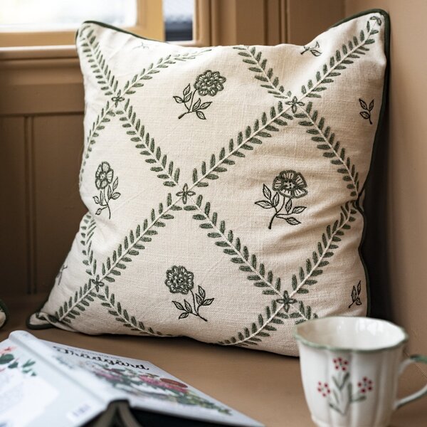 Vyšívaný povlak na polštář Lovisa Green/White 45 × 45 cm