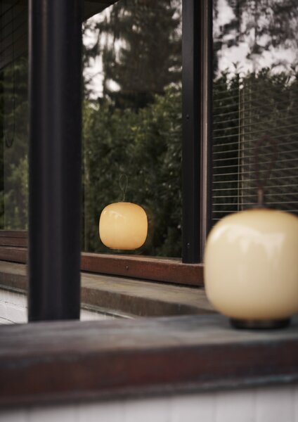 Přenosná stmívatelná lampa VL 45 Radiohus / Glossy Pale Yellow Glass