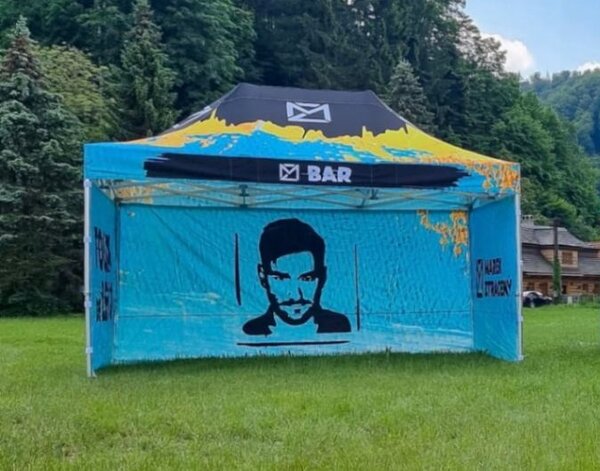 TENTino SET - Nůžkový párty stan 3x4,5 m s jednostranným potiskem Typ konstrukce: SMALL HEXAGON, Rozsah potisku: pouze střecha, Plachtovina - gramáž: polyester 230 g/m2