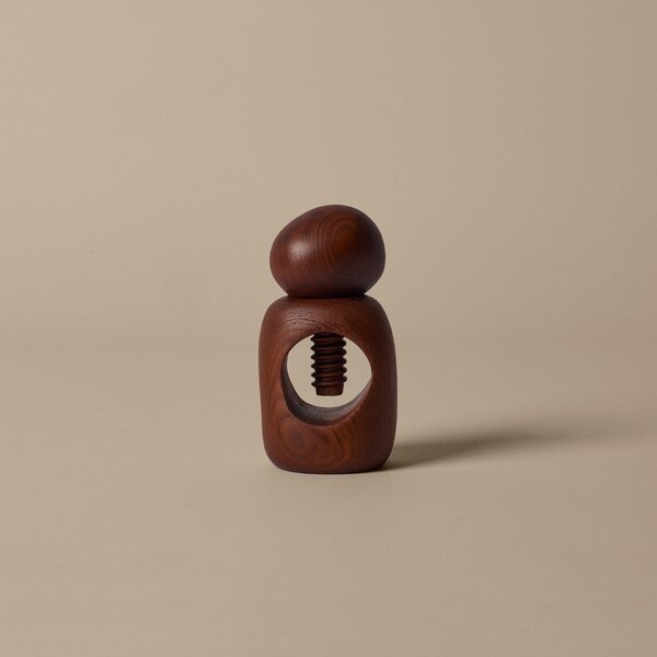 Louskáček na ořechy Cairn Dark Brown