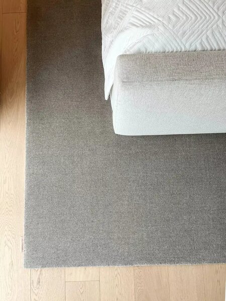 Kusový koberec vlněný Agnella Calisia M Smooth Antracit Jednobarevný šedý Rozměr: 160x240 cm