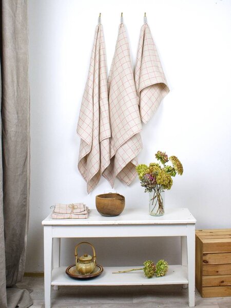 Snový svět Plátěný ručník přírodní s červenou kostkou Rozměr: 45 x 90 cm