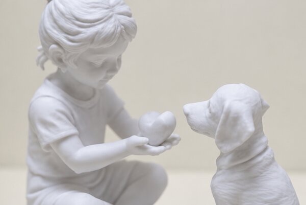 Soška, dekorativní, holčička a pes, 7x7 cm, pryskyřice, barva bílá, Dekorino SF20260012