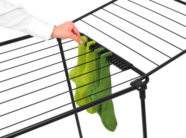 Matně černý sušák na prádlo 22 m HangOn Too – Brabantia