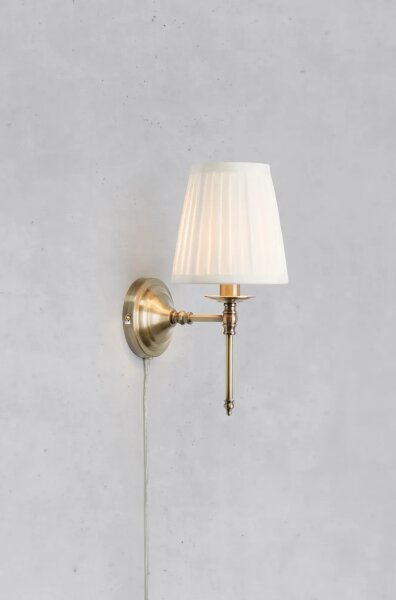 Markslöjd 108968 - Nástěnná lampa MANOR 1xE14/40W/230V bílá/mosaz