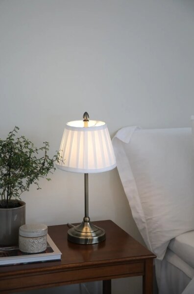 Markslöjd 108973 - Stolní lampa OXFORD 1xE14/40W/230V bílá/mosaz