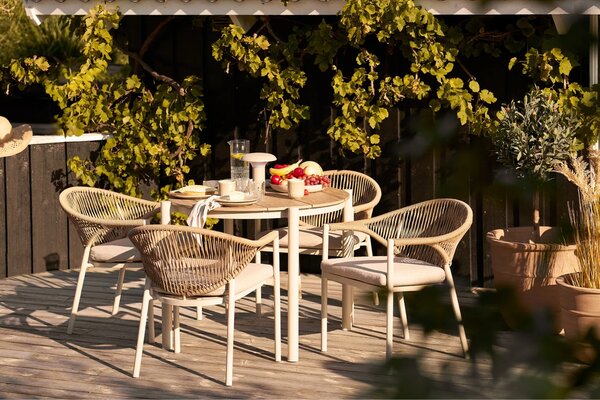 Nordic Living Béžový plastový zahradní stůl Ela ø 90 cm