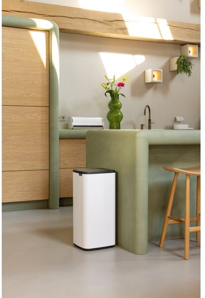 Bílý dotykový ocelový odpadkový koš 30 l Bo Touch – Brabantia