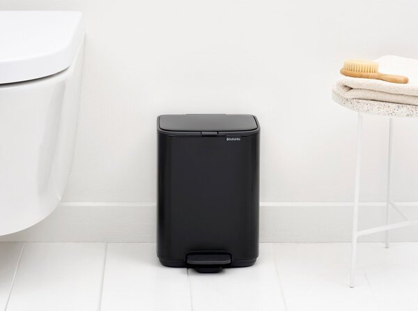 Matně černý nášlapný ocelový odpadkový koš 4 l Bo – Brabantia