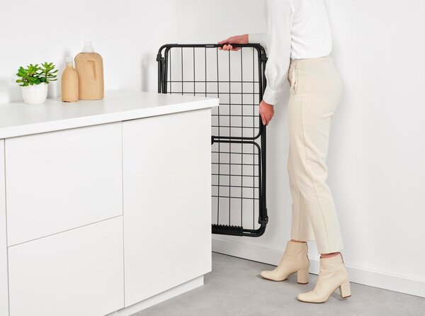 Matně černý sušák na prádlo 18 m HangOn Too – Brabantia