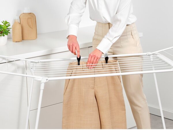 Bílý sušák na prádlo 18 m HangOn Too – Brabantia