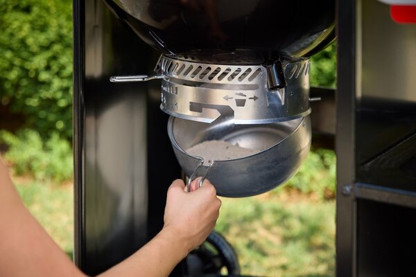 Weber Gril na dřevěné uhlí Performer Premium Smart 57 cm