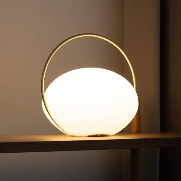 UMAGE LED stolní lampa na baterie Orbit, bílá/mosaz, IP44,, stmívatelný, Bílá / opál, Obývací pokoj / jídelna, Plast, Design