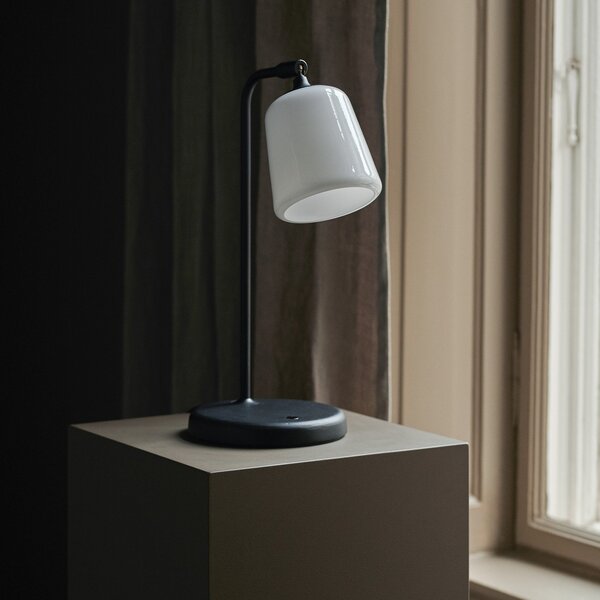 Stolní lampa New Works, Material New Edition, stmívatelné, Černá, Obývací pokoj, Kov, Design