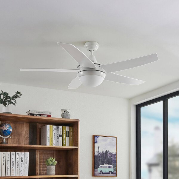 Lindby Stropní ventilátor s osvětlením Auraya, tichý, bílý, Bílá / opál, Obývací pokoj / jídelna, kov, Moderní