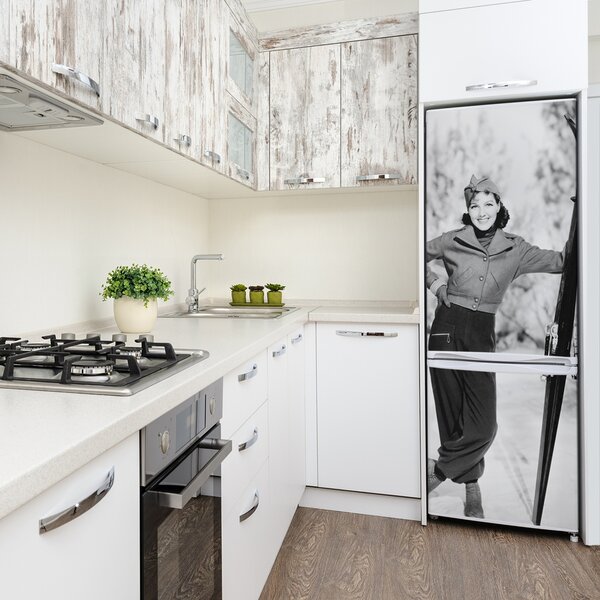 Nálepka tapeta na ledničku Žena a lyže FridgeStick-70x190-f-104452421