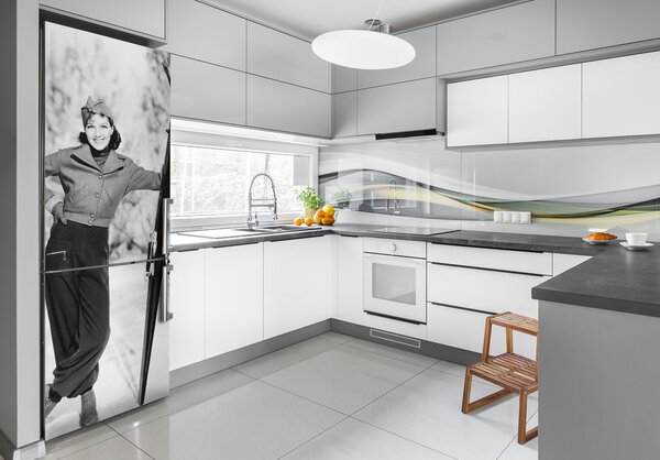 Nálepka tapeta na ledničku Žena a lyže FridgeStick-70x190-f-104452421