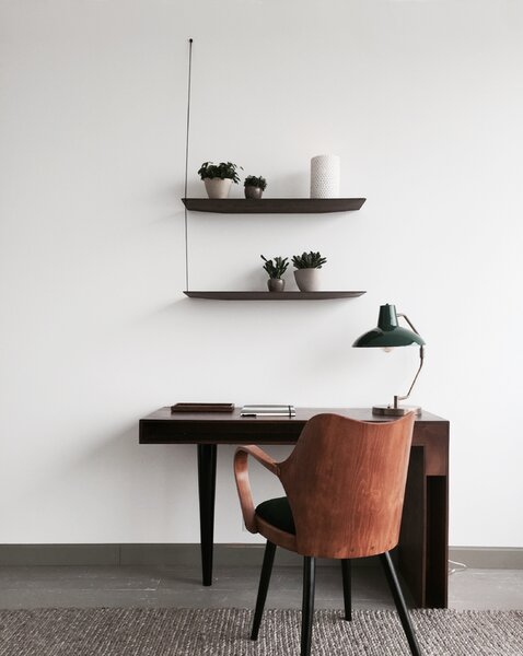 WOUD Nástěnná police Stedge Small 80 cm - výběr ze 4 variant Barva: Black Oak