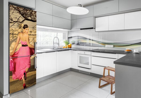 Nálepka tapeta na ledničku Žena v růžovém FridgeStick-70x190-f-70391019
