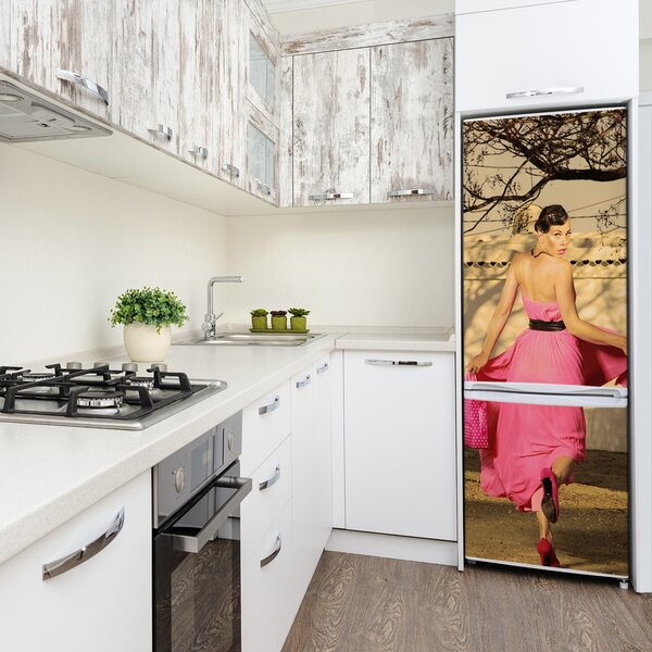 Nálepka tapeta na ledničku Žena v růžovém FridgeStick-70x190-f-70391019