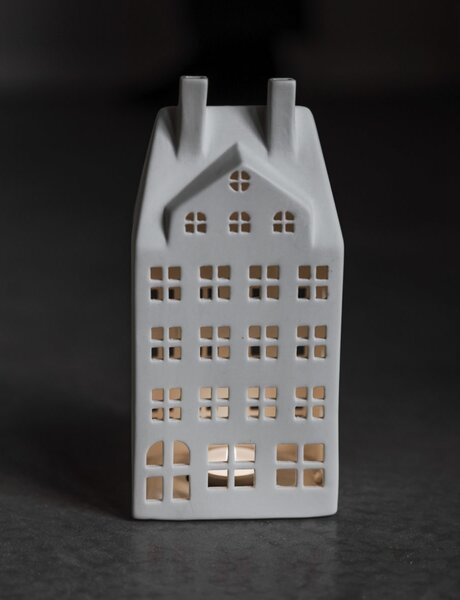 Keramický svícen domeček Storstaden nr 2 White Storefactory Scandinavia