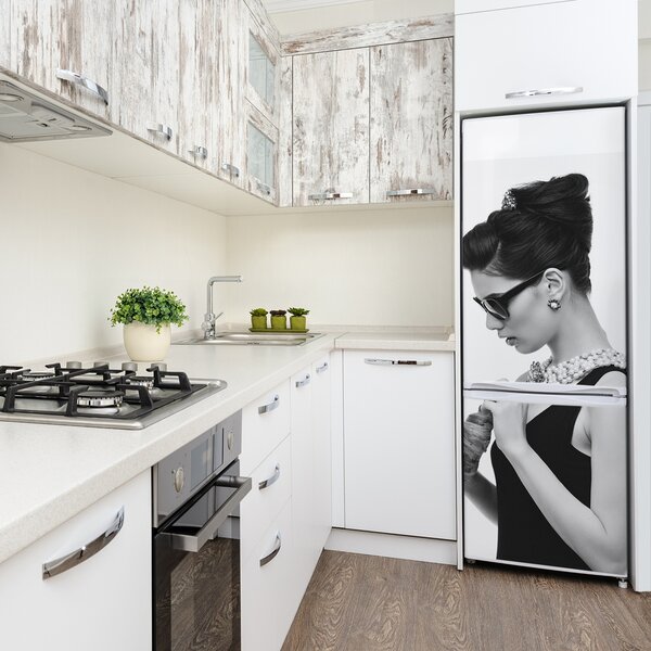 Nálepka tapeta na ledničku Žena v brýlích FridgeStick-70x190-f-87793756
