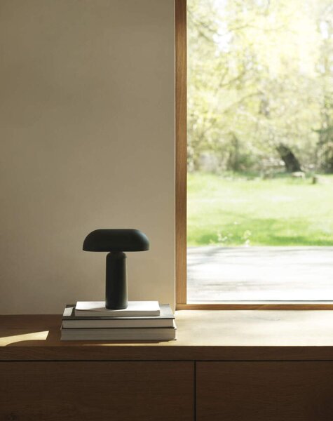 Normann Copenhagen Přenosná stolní lampa Porta, dark green 510115