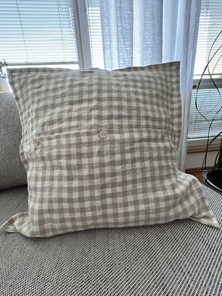 Tom Linen Povlak na polštář v přírodní kostkované barvě s knoflíky Velikost: 40x40cm
