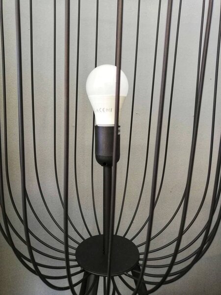 Kovová černá lampa Velikost: Střední