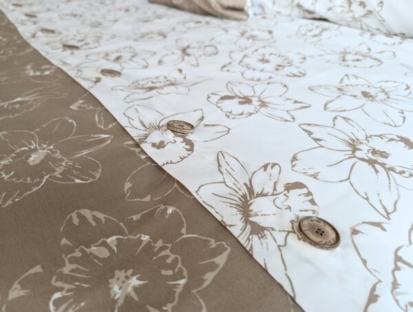 Nelly Bavlněný povlak na přikrývku - PRÉMIUM cappuccino květ / knoflík Rozměr: 140/200 CM KNOFLÍK