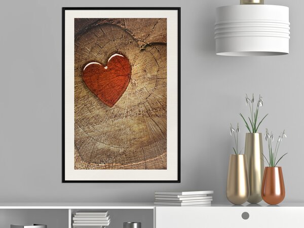Plakát Zpráva - milostná kompozice s červeným srdcem na dřevěném pozadí